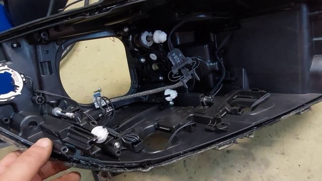 BMW F10 установка Biled Aozoom A17