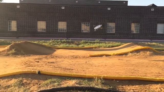 Agama EVO 8 hwipping it up at Mikes hobby shop in Carrolton Texas. смотреть онлайн