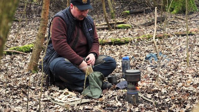 Puma White Hunter Knife Adventure: Making Coffee in the Woods with a Camping Stove смотреть онлайн