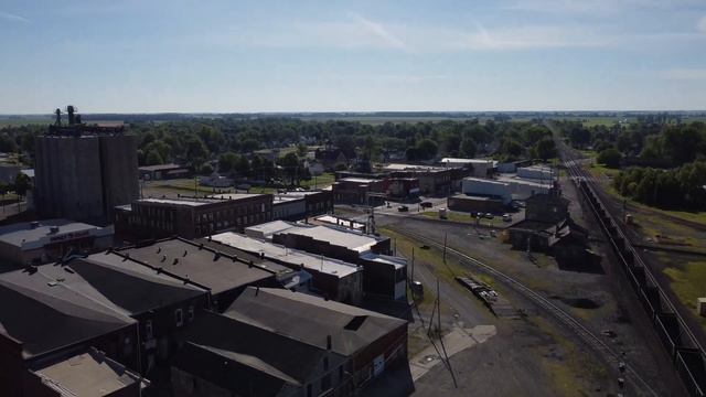 Empties at Deshler Ohio. смотреть онлайн