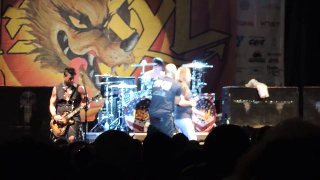 DMC & Jackyl - Its Tricky - Roar On The Shore Erie, PA July 16, 2015 DSCN9574b смотреть онлайн