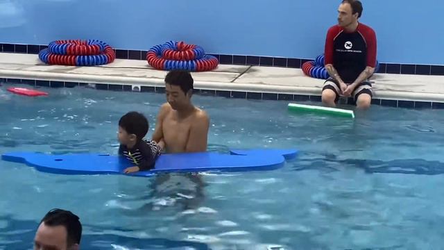 Winter swimming at Tom Dolan School. 겨울에는 실내 수영장 смотреть онлайн
