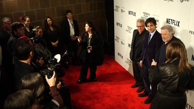 Arrivals: Noah Baumbach & Dustin Hoffman red carpet - 2017 Tribeca Film Festival - Meniscus Magazin смотреть онлайн