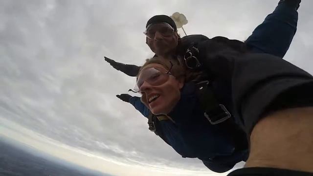 Tandem skydiving смотреть онлайн