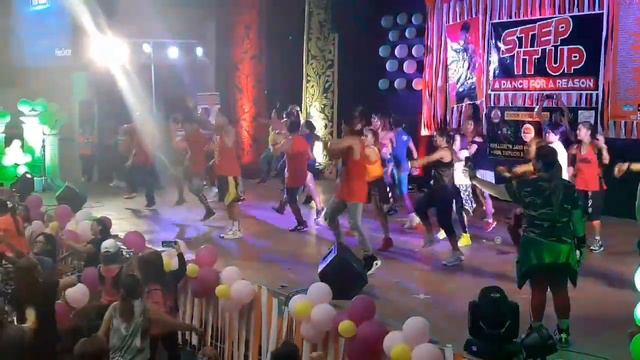 HANDCLAP Kramer Zumba Dance смотреть онлайн