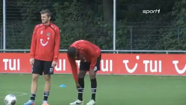 Philipp Lahm fehlt Eintracht Frankfurt nach Knie OP länger als gedacht смотреть онлайн