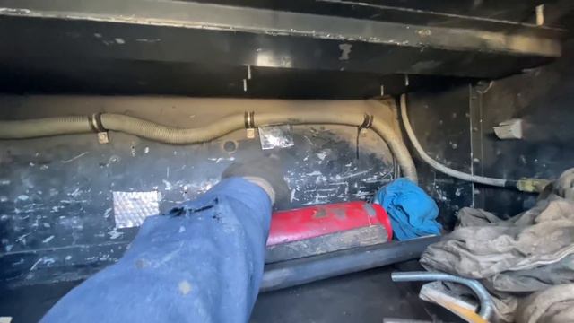 НЕ СМОГ СНЯТЬ РУЛЬ !!! Установка дополнительных фар на Freightliner, переделка выхлопной системы смотреть онлайн