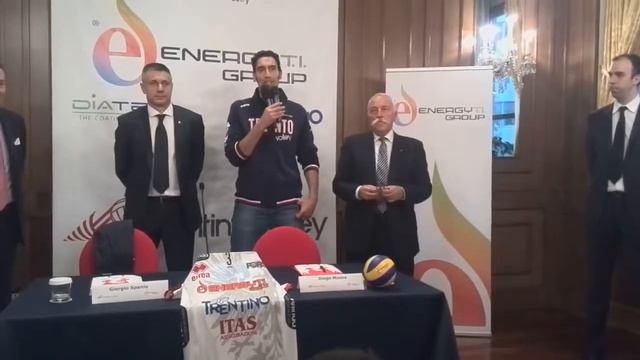 Emanuele Birarelli alla presentazione della partnership tra Energy T.I. Group e Trentino Volley. смотреть онлайн