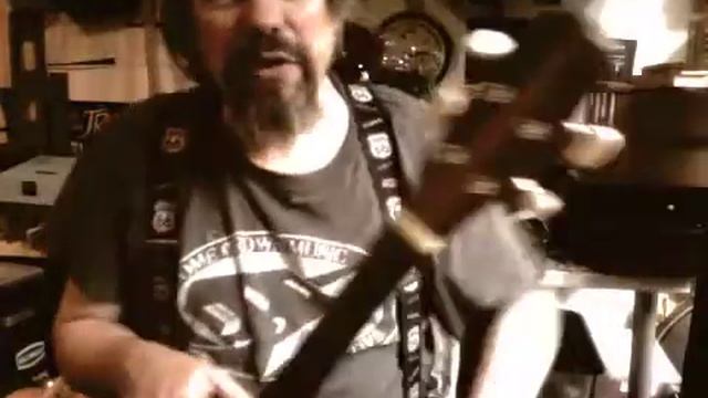 Tom Waits' Chocolate Jesus played on Tenor Banjo смотреть онлайн