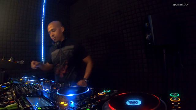 Marco Gonzalez - Technology Radio #011 (DJ-SET) смотреть онлайн