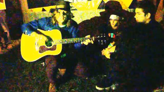 Matt Shultz From Cage The Elephant Jamming Acoustic Song At Starry Nights 2012