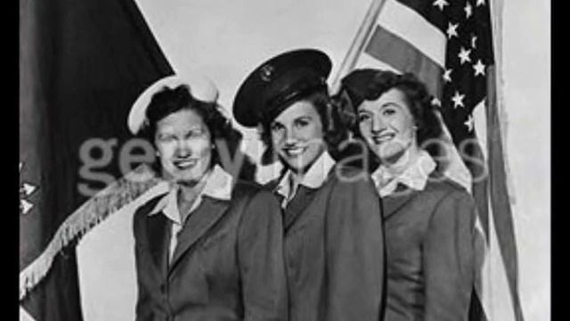I'll Be With You In Apple Blossom Time (1940) - The Andrews Sisters смотреть онлайн