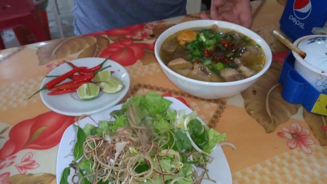 Vietnamese Food BUN BO HUE IN HUE Vietnam 2016 смотреть онлайн