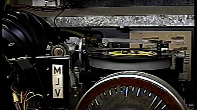 Dorothy Provine & The Girls - "Whisper Song" смотреть онлайн