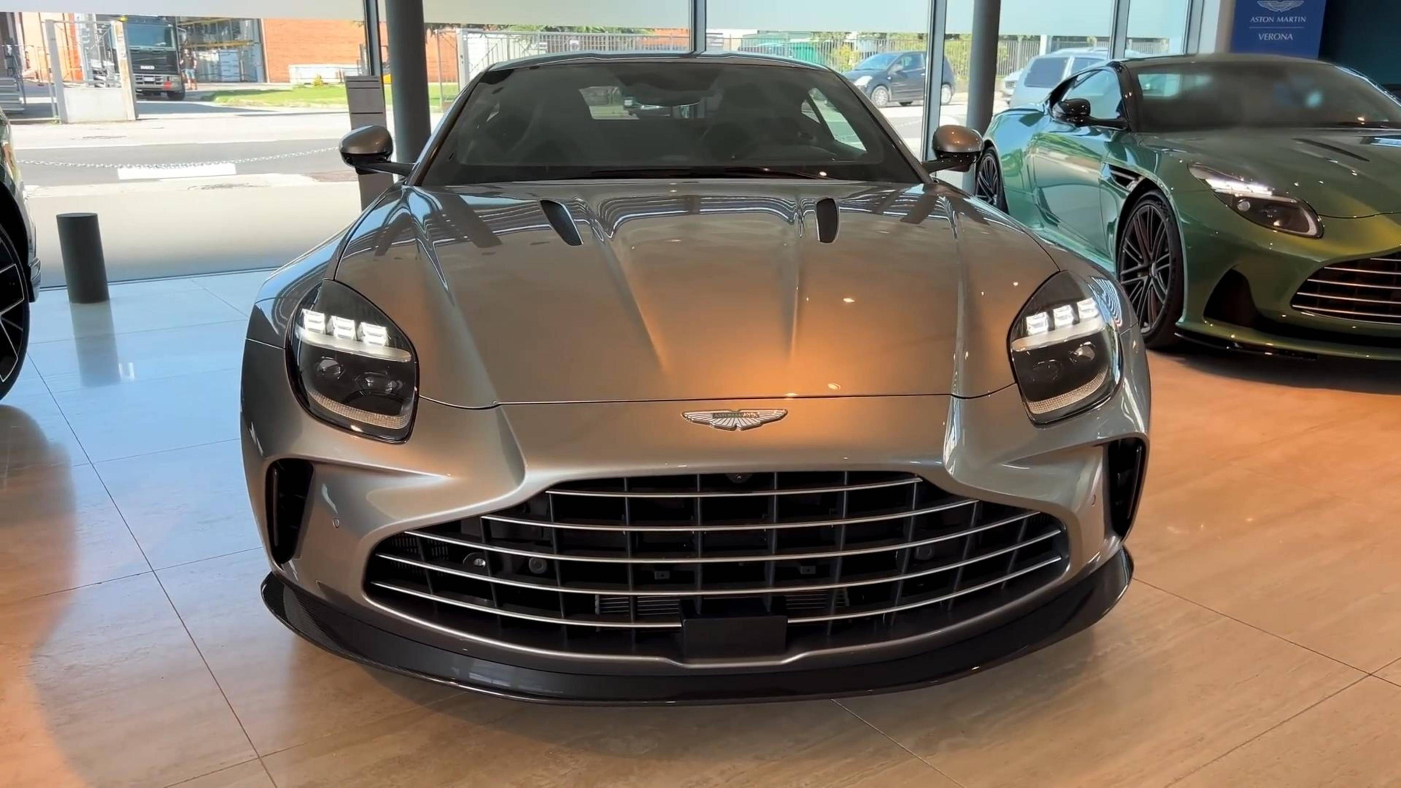 НОВЫЙ Aston Martin Vantage 2025 года выпуска - обзор интерьера и экстерьера смотреть онлайн