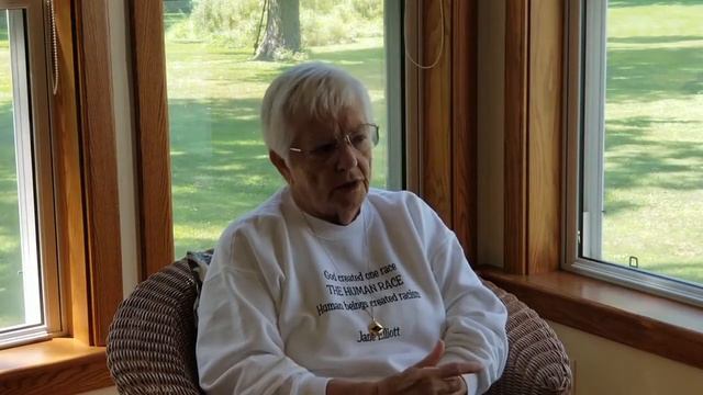 Jane Elliott Says Studies Indicate White People Will Become The Minority (Part 2 of 6) смотреть онлайн