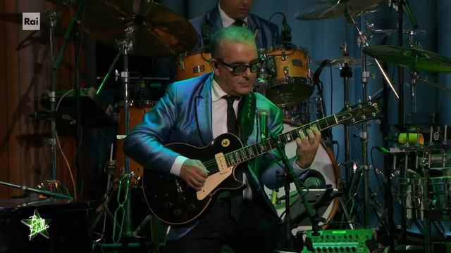 Giovanni Caccamo interpreta "Can't Take My Eyes Off of You" - Bar Stella 14/11/2023 смотреть онлайн