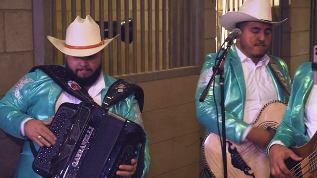 La Extraxion ft. Eduardo Cano y Los Plebes De Confianza - Chapito Isidro