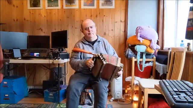Newly-weds Reel / Voyager's Reel Played By Clive Williams On Melodeon