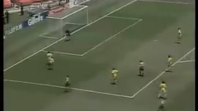What a defender shouldn´t do...but Hagi does смотреть онлайн