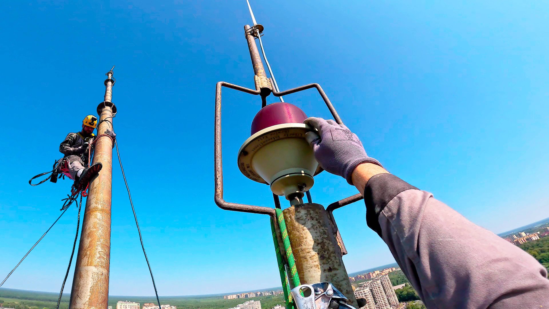 Меняем лампочки на высоте более 100 метров / Заградительные огни на небоскрёбах смотреть онлайн