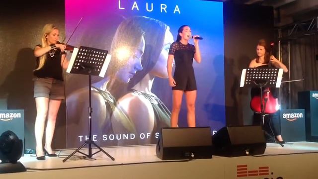 Soprano Laura Wright Giving An Excellent Performance