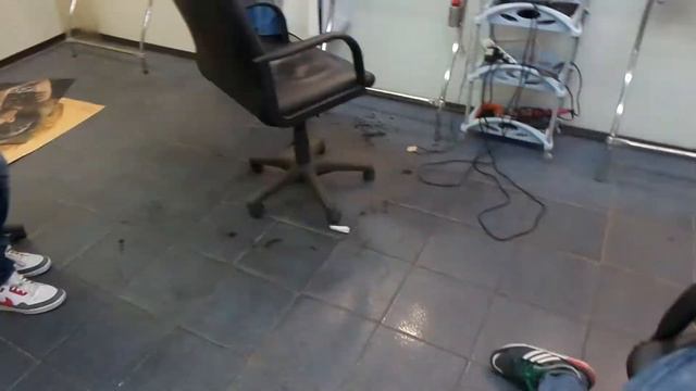 МаЛиК Франсуа испытывает шокер))малый.3gp