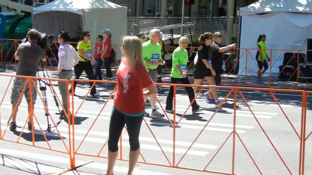 Beth at finish of Rock N Roll Half Marathon in Seattle. Looks a lot different then at the start. смотреть онлайн