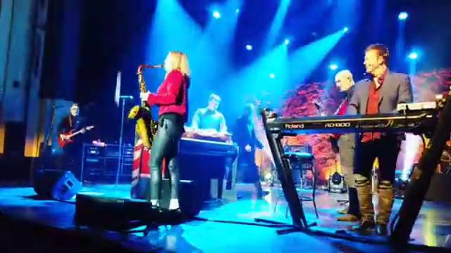 Phil Vassar & Lonestar "Rockin' Around The Christmas Tree" Pattie Cossentino Tenor Sax Solo смотреть онлайн