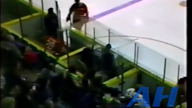OHL Mar. 23, 1993 Belleville Bulls v Oshawa Generals (R) Justin Morrison v Rob McQuat смотреть онлайн