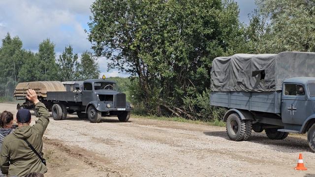Проход колонн немецкой техники и пехоты на съемках фильма "Василий Теркин". смотреть онлайн
