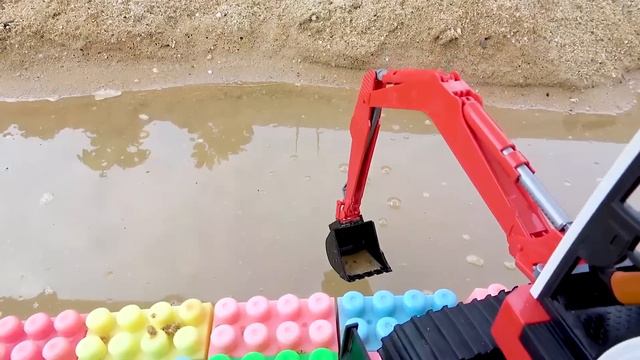 Tractor rescata carros que tienen challenges con animales en la vía смотреть онлайн