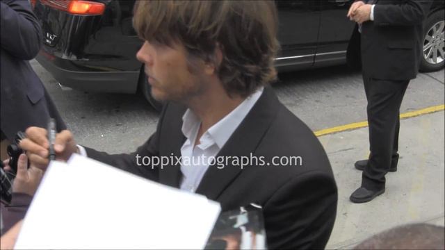 Eric Christian Olsen - Signing Autographs at the 2014 CBS Upfront in NYC смотреть онлайн