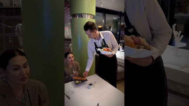 Бывший муж Саши Черно впервые сходил на свидание после развода смотреть онлайн