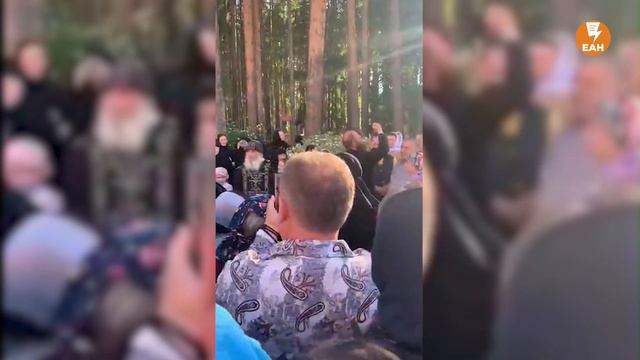 Разжалованный схиигумен Сергий встречается с паствой на Троицу. Вместо проповеди - песня смотреть онлайн