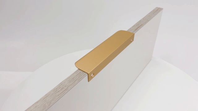 Мебельная ручка торцевая накладная, золото матовое. Длина - 146 мм. Материал: алюминий. смотреть онлайн