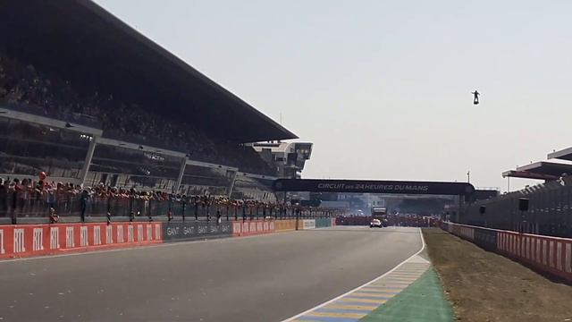 Franky Zapata pourrait tester sa future voiture volante au Mans смотреть онлайн