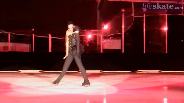 Johnny Weir performs Bad Romance at 2010 Ice Theatre of New York home season gala смотреть онлайн