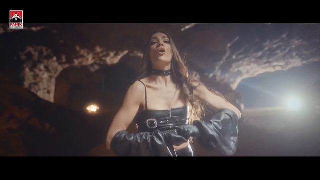 Ήβη Αδάμου x Trannos - Τι Σου Κάνει - Official Music Video смотреть онлайн