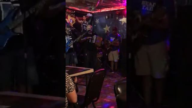 Flavio Longoria y Los Conjunto Kings @BOSMANS San Antonio TX смотреть онлайн