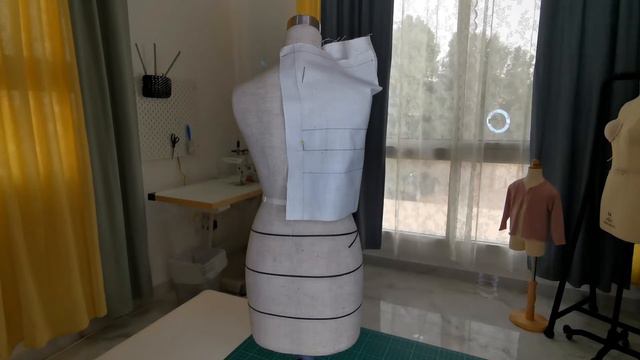 how to draft bodice pattern using Mojo's method (part 1 on dress form draping) смотреть онлайн