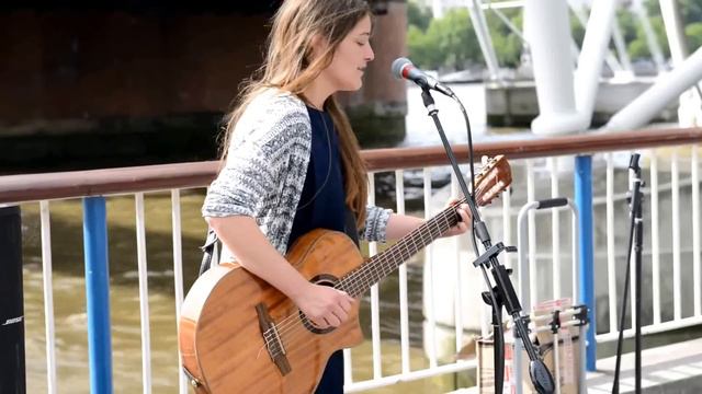Acoustic guitar Mariza Portuguese Fado song and music - Susana Silva Street Performer смотреть онлайн