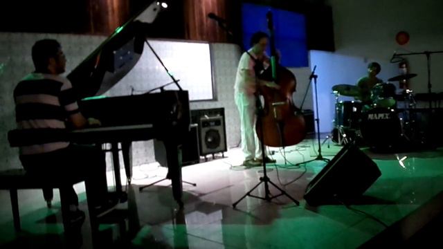 Zazu Zarzur Solo De  Baixo Acústico Blue Jazz In F