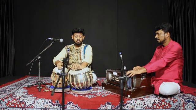 Sayan Bhattacharyya (Tabla Solo)| Subrata Bhattacharya (Accompanying in Harmonium)| Viewcy Studio смотреть онлайн