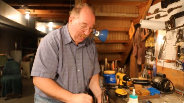 Disston Thumb Hole Rip ~ Pt 1 ~ Repairing The Tote ~ by Old Sneelock's Workshop смотреть онлайн