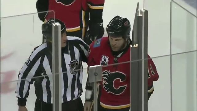 Derek Boogaard vs Brian McGrattan Dec 11, 2009 - Flames feed смотреть онлайн