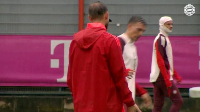 Бавария - Футбольное упражнение на улучшение навыков паса смотреть онлайн