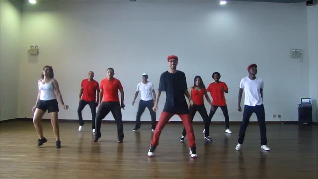 Dança Charme & Cia. - Coreogr. Marcus Azevedo (Justin T. - Suit & Tie) смотреть онлайн