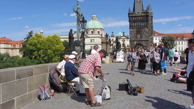 bridge band playing on charles bridge in prauge - june, 2012 смотреть онлайн