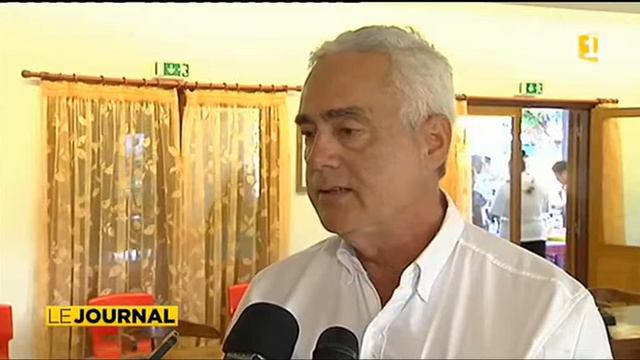 Oscar Temaru relance l’idée d’une route traversière à Tahiti смотреть онлайн